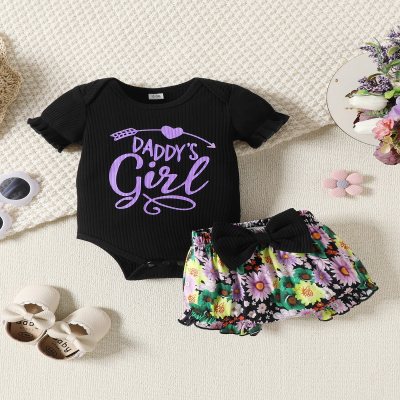 Terno de verão para bebês meninas com estampa de letras de manga curta com estampa de flores e shorts de borboleta