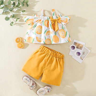 Blusa de bebê com laço estampado laranja e shorts cor sólida