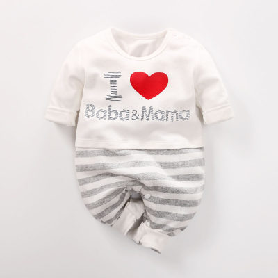 Macacão de manga comprida com estampa de coração e letra de puro algodão para bebê