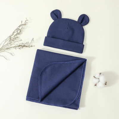 بطانية ملفوفة بلون سادة لحديثي الولادة مع قبعة تحمل آذان الدب، مكونة من قطعتين.