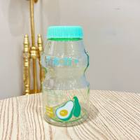 Celebrità di Internet simpatici uomini e donne alla moda Yakule tazza di acqua in plastica portatile per bevande di grande capacità tazza per bambini con cinturino regalo  verde