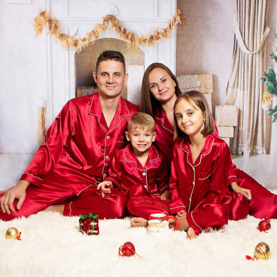 Ensemble de pyjama en satin de couleur unie pour toute la famille