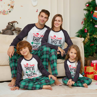 Conjunto nuevo de pijamas navideños para padres e hijos con estampado de cuadros verdes y letras