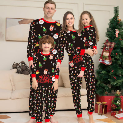 T-shirt e pantaloni stampati con cartoni animati di Natale per la famiglia