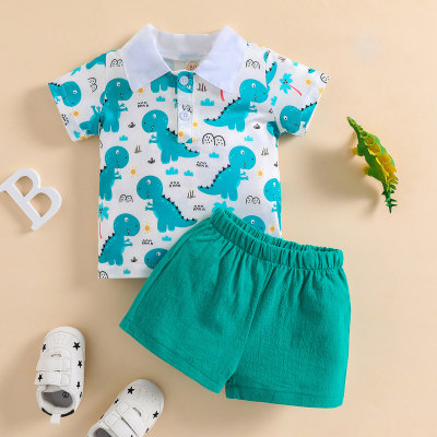 Camiseta y pantalones cortos casuales lindos con cuello de polo para niño pequeño