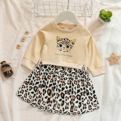 Vestido de manga larga de patchwork con estampado de leopardo y letra bebé