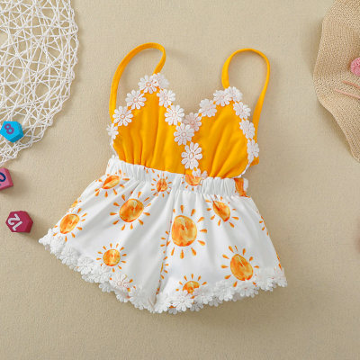 Shorts Suspensórios com estampa de sol floral para bebê