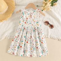 فستان للطفلة الصغيرة مطبوع بنقوش زهور على كامل الفستان وبدون أكمام.  أبيض