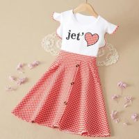Vestido de manga corta con botones en la parte delantera de patchwork a cuadros con estampado de letras y corazones para niñas pequeñas  rojo