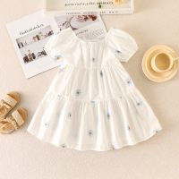 Sommerkleid für Mädchen mit Gänseblümchenstickerei  Weiß