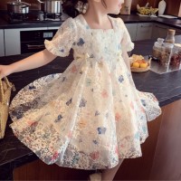 Sommerliches, kurzärmliges Kinderkleid mit Schmetterlingsspitze und Netzstoff  Weiß