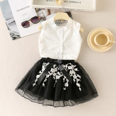 2-piece Toddler Girl Solid Color Lace Spliced Sleeveless Shirt & Floral Embroidered Mesh Patchwork Skirt