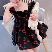 Kleinkind Mädchen Allover Kleid mit Fliegenärmeln und Kirschmuster  Schwarz