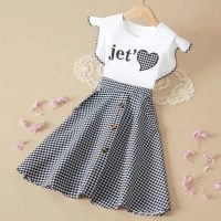 Vestido de manga corta con botones en la parte delantera de patchwork a cuadros con estampado de letras y corazones para niñas pequeñas  gris