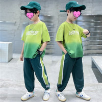 بدلة للأولاد بأكمام قصيرة نمط جديد للأطفال المتوسطين والكبيرين بدلة صيفية منقوشة متدرجة من قطعتين ملابس أطفال صيفية  أخضر