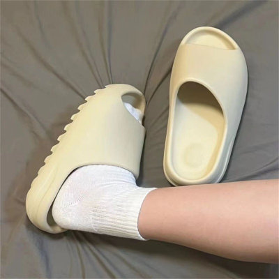 Zapatillas de coco para uso exterior y sandalias de EVA de suela gruesa para interiores.