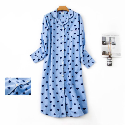 Pijama alongado com lapela de bolinhas