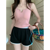 Fashionable, casual and versatile vest with small V opening on the front, fixed cup, wide shoulders, solid color chest wrap  Pink