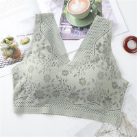 2024 new summer seamless underwear for women without steel ring large size bra sexy lace beautiful back gathered breast vest underwear  Green