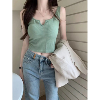 Fashionable, casual and versatile vest with small V opening on the front, fixed cup, wide shoulders, solid color chest wrap