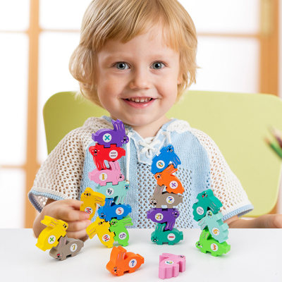 Costruire l'equilibrio interattivo genitore-figlio Impila il giocattolo per bambini in alto