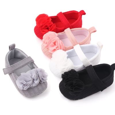 Primavera e outono novos sapatos de bebê de lã sapatos de sola macia sapatos de princesa sapatos de bebê de flor pequena fabricante 2429